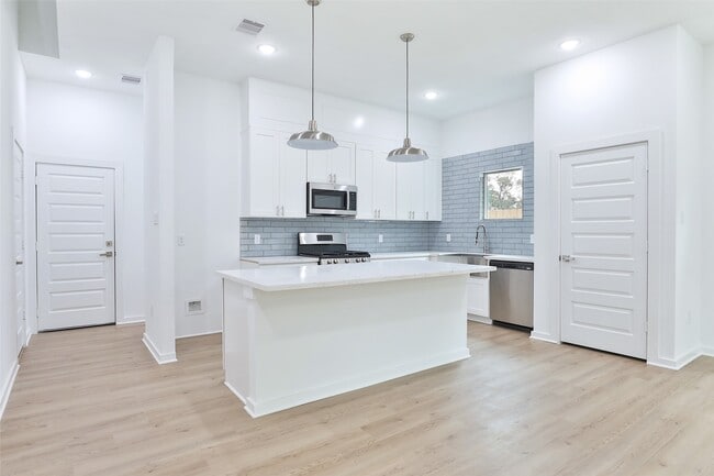 Photo - 9339 Lavender St