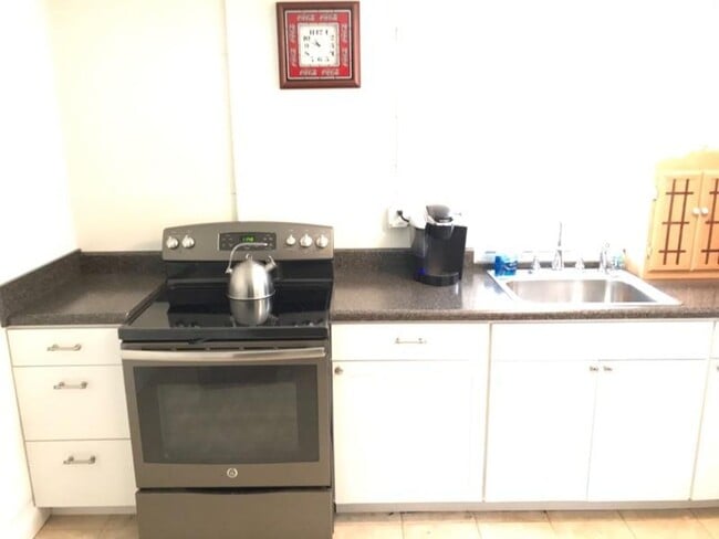 Photo - Perfect Little One Bedroom House - Walk to Downtown JC and ETSU!