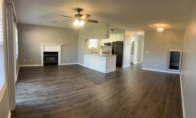 Photo - 160 Commons Dr