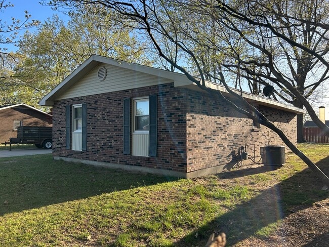 Photo - 833 Stanford Dr