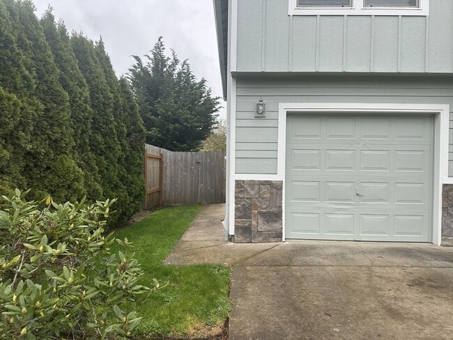 Photo - 215 Pioneer Dr