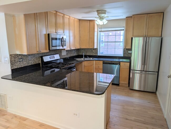 Building Photo - 737 Dobson St Rental