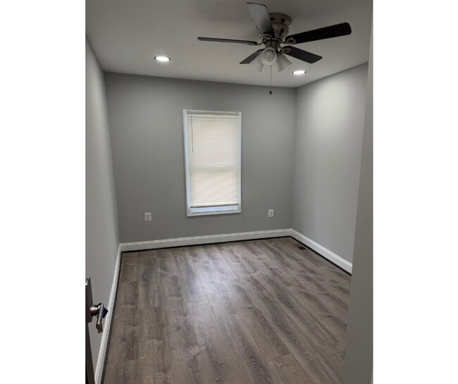 1106 N Lakewood-BA AVAILABLE $750 W/BATH BA