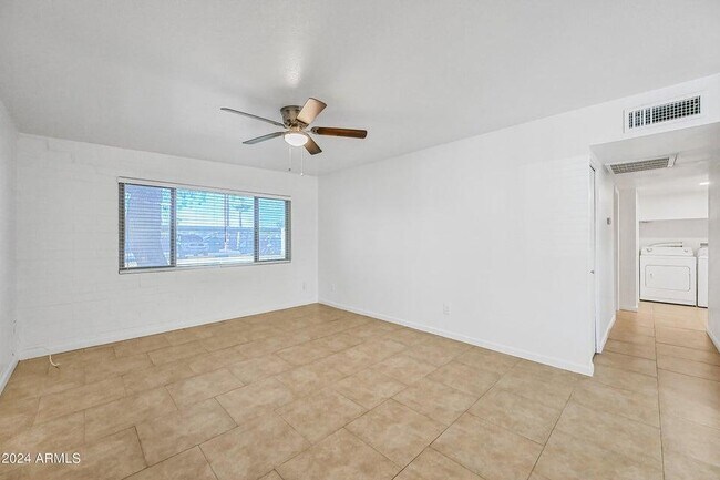 Photo - 1518 W Colter St Unidad Apt 10