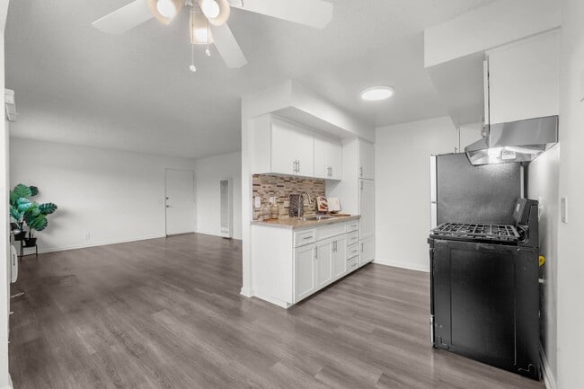 Sunset Square Apartments