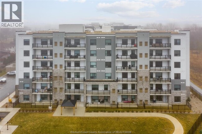 Photo - 3290 Stella Crescent