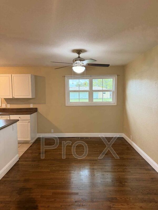 Photo - 740 E 33rd St