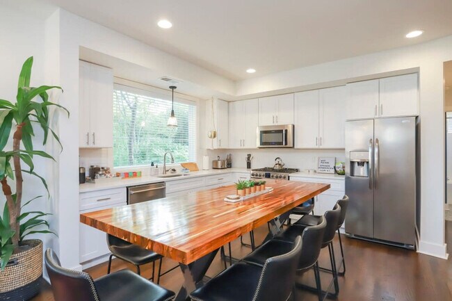 Photo - 2208 Elliott Ave Unit ID1302203P