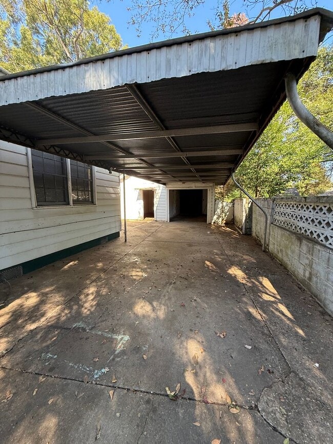 Photo - ** 3 bed 2 bath located in Capital Heights...