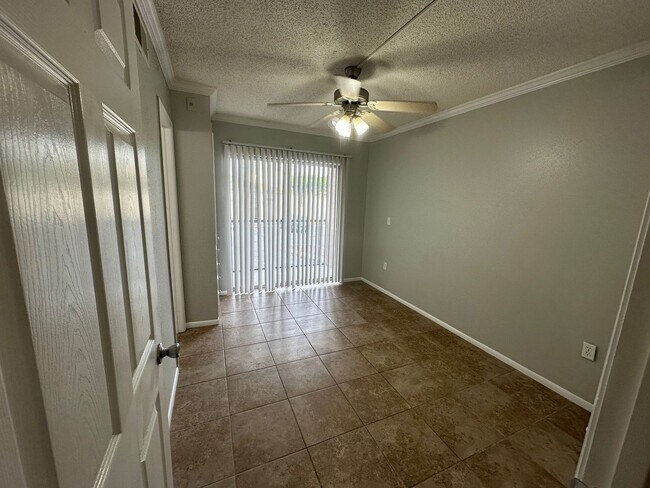 Photo - 2br - 1000ft2 - Affordable UPTOWN AREA 2 Full Suite UNIT ! WHY PAY MORE? Unit 200