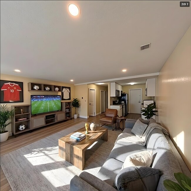 Building Photo - 21 Greenwood St Unit 13R