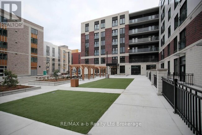 Photo - 370 South St