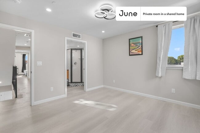 Room in Shared 5 bed/5 bath home in Boyle Heights