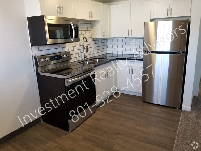 Building Photo - Renovated Apartment in Murray! Unit 4