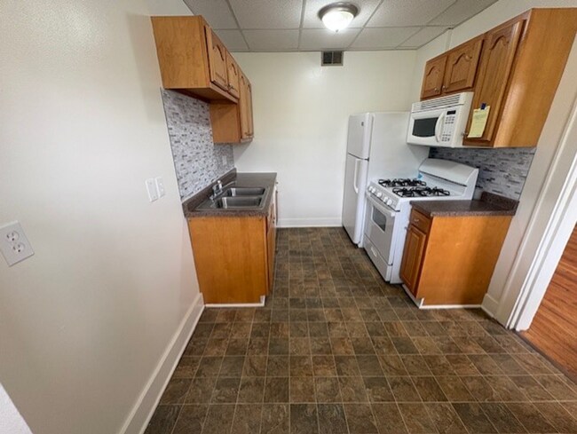 Photo - Updated 1BR Apartment Near Downtown Akron with Brand-New Bathroom Unit 303