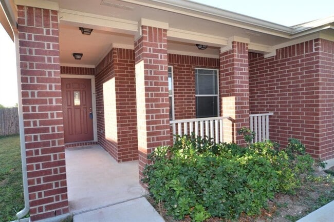 Photo - 806 Municipal Dr