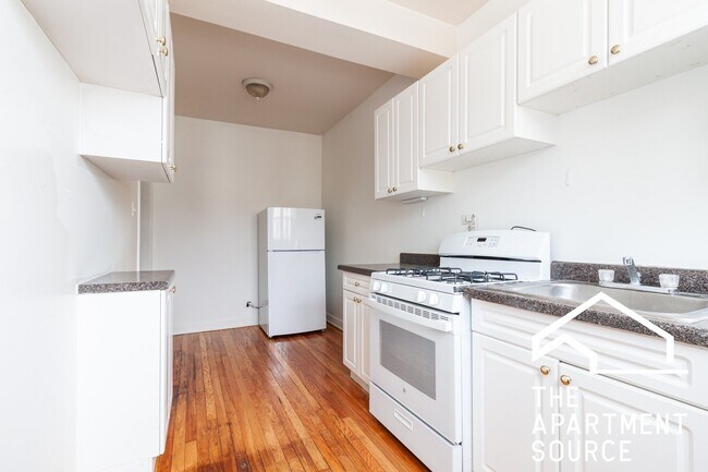 Photo - 556 W Aldine Ave Unit 2