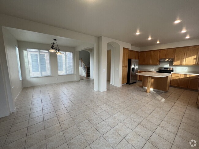 Building Photo - North Merced: 5 bedroom 3 bathroom 2 story... Rental