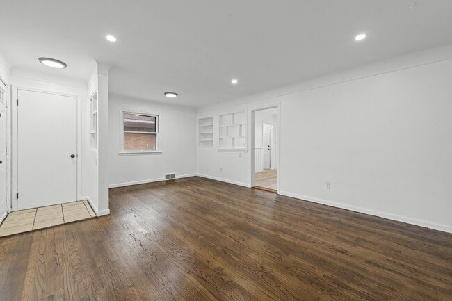 Photo - 1695 Lexington Pkwy