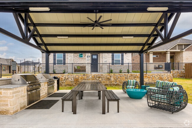 Outdoor Kitchen & BBQ