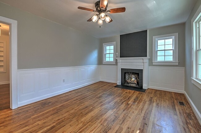 Photo - 608 Forest St