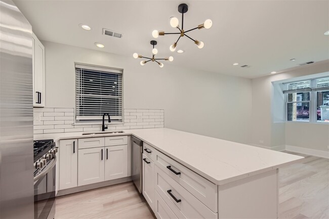 Photo - 1830 W Cuyler Ave Unidad 1
