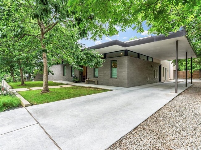 Photo - 1703 Dexter St