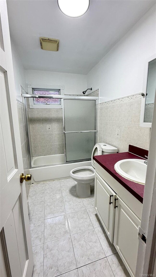 Photo - 25-10 88th St