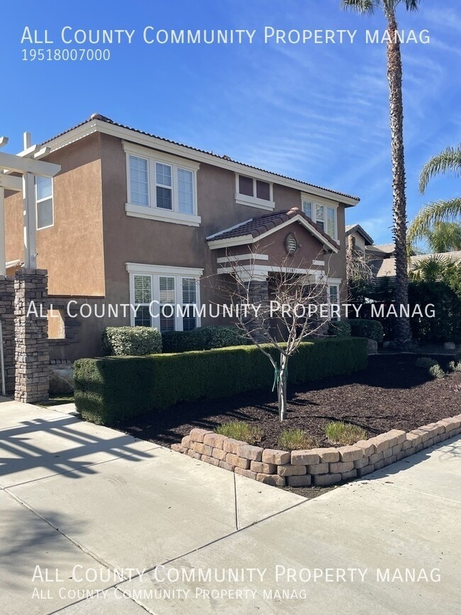 Single Family POOL Home in Murrieta! - Single Family POOL Home in Murrieta!