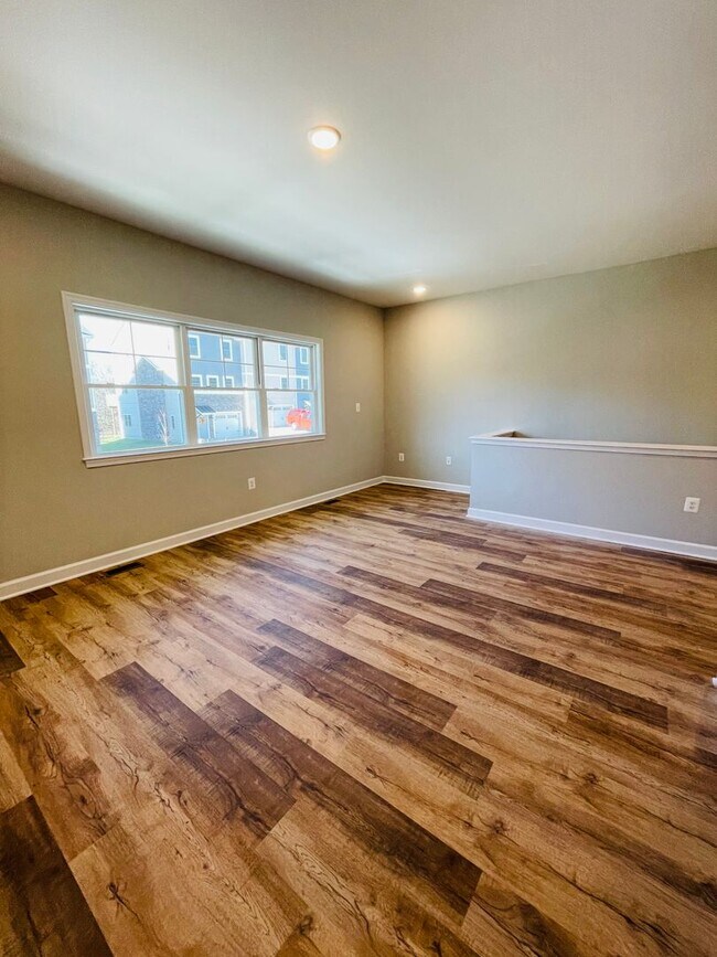 Photo - Like New End Unit Townhouse in Congers Creek