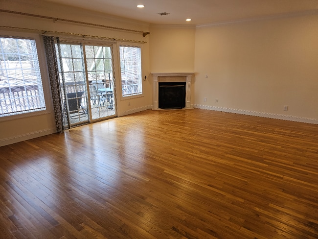 Photo - 104 Demarest Ln