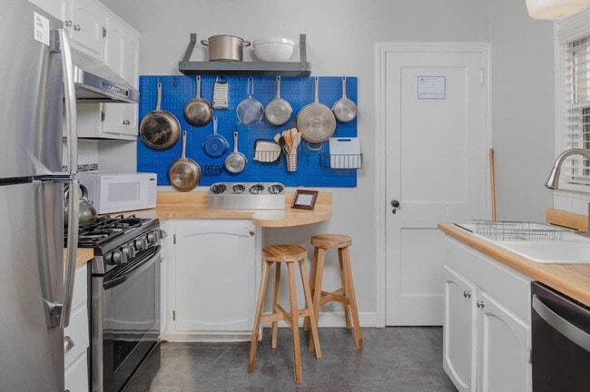 Photo - 432 W Seymour St Unit ID1061612P