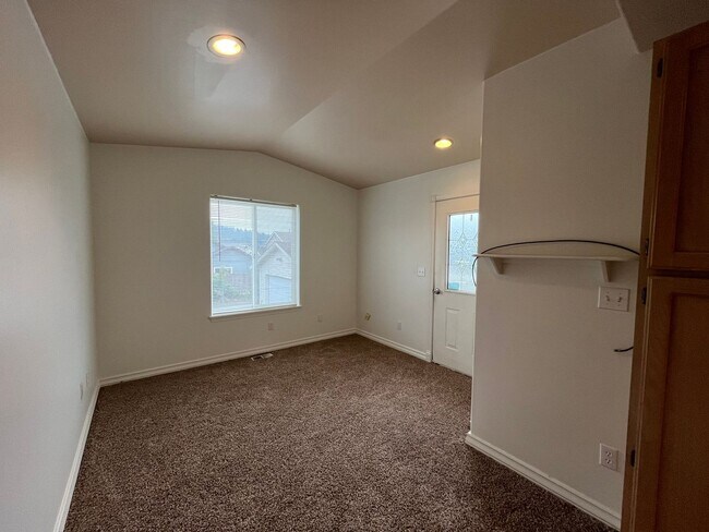 Photo - Three Bedroom In Great Location