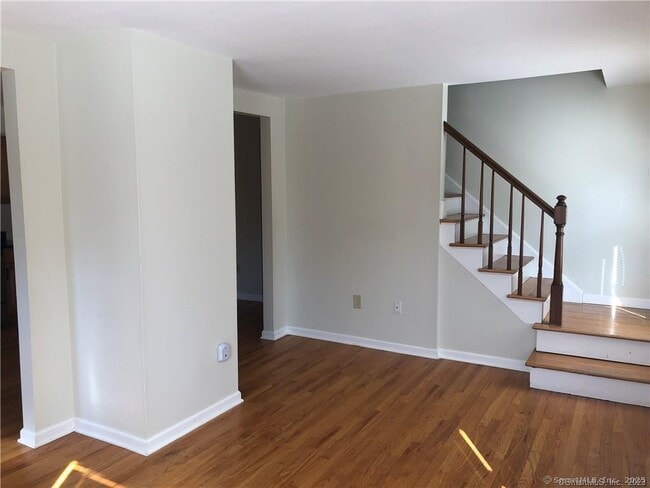 Photo - 21 Simpaug Turnpike