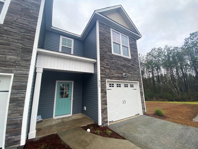 Building Photo - 3 Bed, 2.5 Bath in Stonebay Townhomes! Unit 1