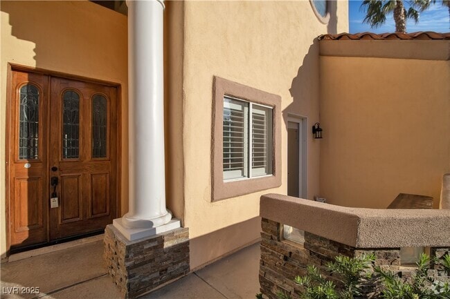 Building Photo - 2600 Sun Reef Rd Rental