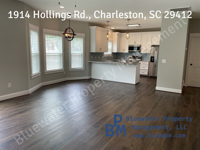 Charming Charleston Retreat: 3-Bed Oasis with Granite Touches & Gleaming Hardwood