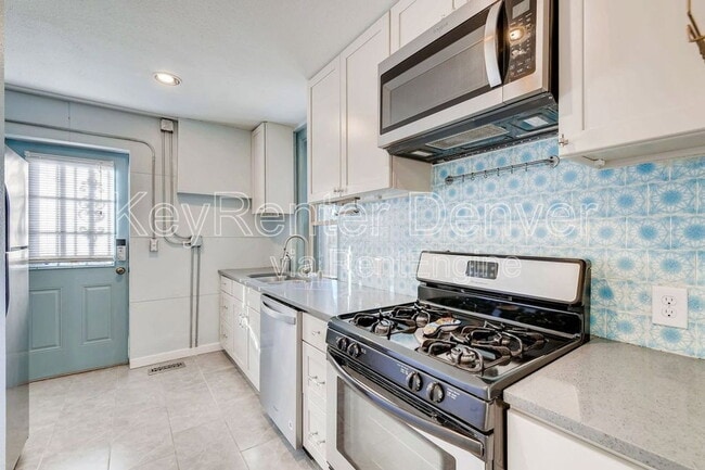 Photo - 3341 Lawrence St