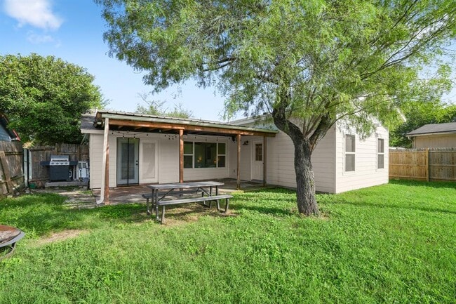 7903 Bixler Dr