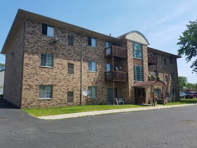 Building Photo - 22137 Huron River Dr Unit 1 Rental