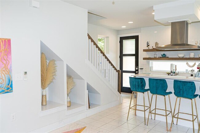 Photo - 2714 E 3rd St