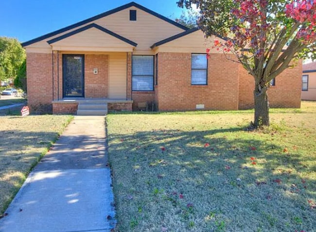 Building Photo - 3900 Rancho Dr