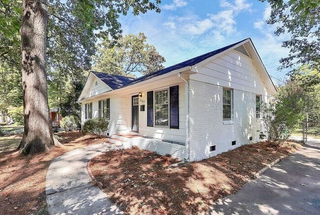 Photo - 3BD/2BA Ranch Home in Windsor Park!