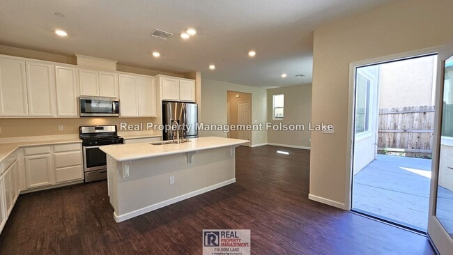 Photo - 3 bed 2.5 bath Home | Folsom Ranch - Gated Community | Walk to Dining & Coffee