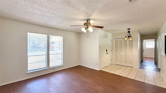 10105 Oak Hollow Dr