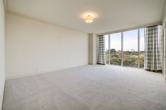 Photo - 121 N Post Oak Ln Unit 706