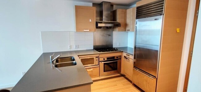 8080 Cambie Rd Unité Aberdeen