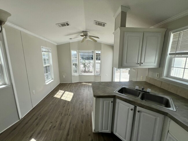 Photo - 3310 Chicago Bears St