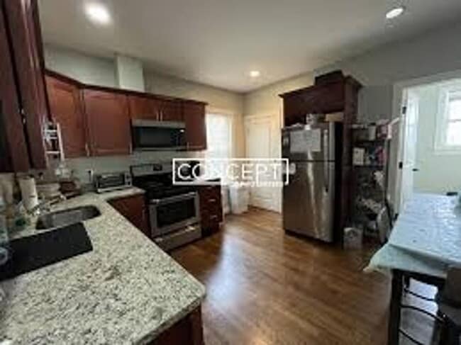 Building Photo - 45 Beech Glen St