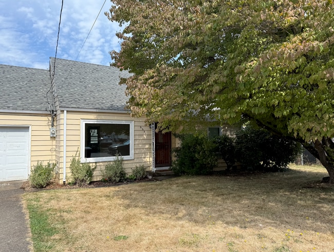Building Photo - 6641 NE Sumner St Rental